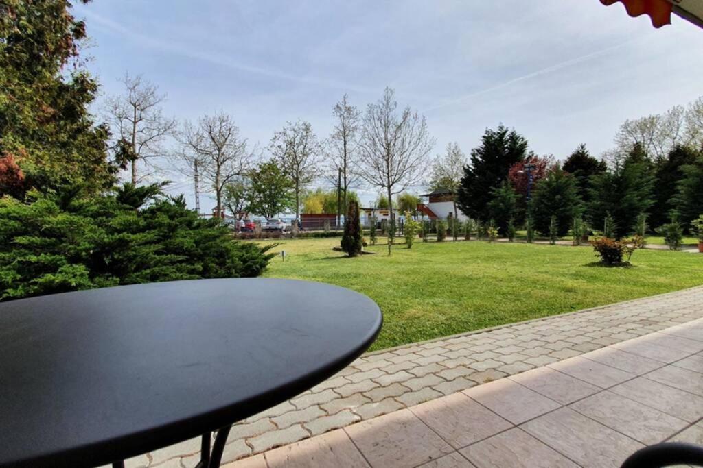 Igenyes 4 Fos Apartman Koezvetlen A Strandnal Leilighet Csopak Eksteriør bilde
